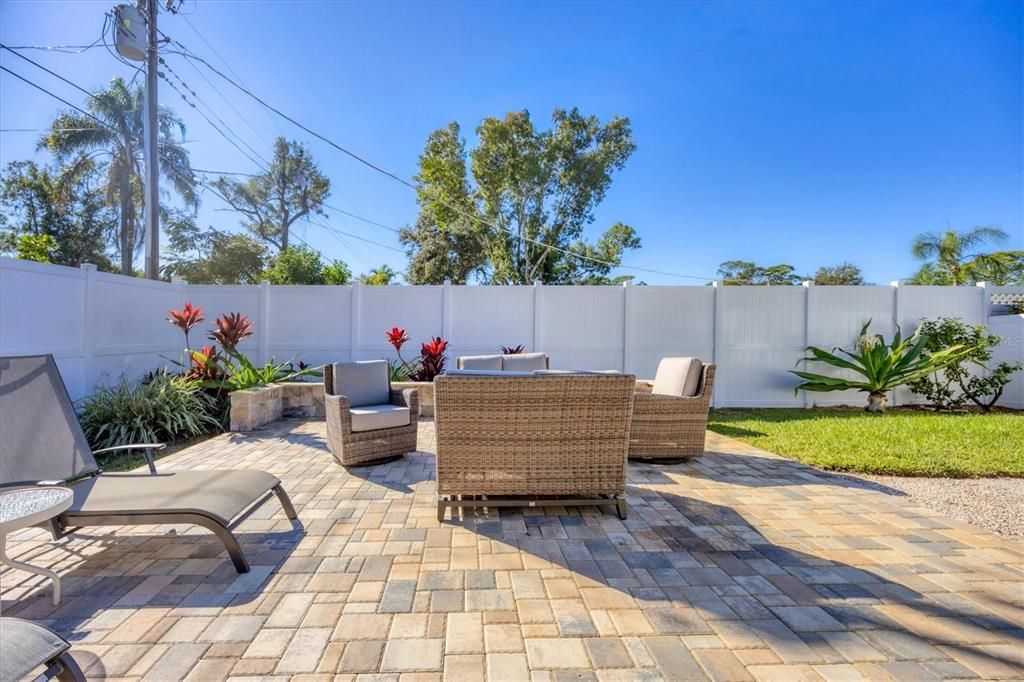 Active With Contract: $520,000 (3 beds, 2 baths, 1976 Square Feet)