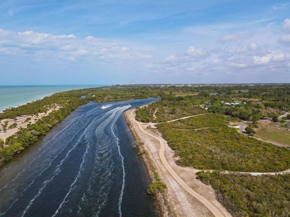 Active With Contract: $520,000 (3 beds, 2 baths, 1976 Square Feet)