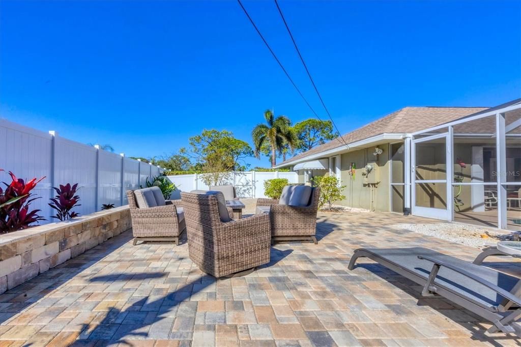 Active With Contract: $520,000 (3 beds, 2 baths, 1976 Square Feet)