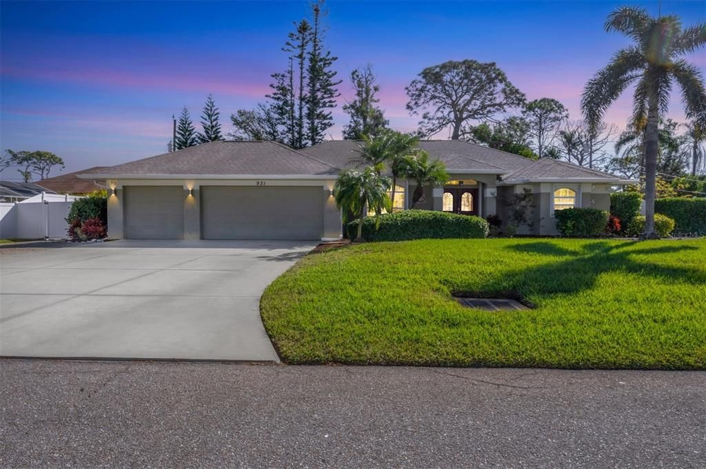 Active With Contract: $520,000 (3 beds, 2 baths, 1976 Square Feet)