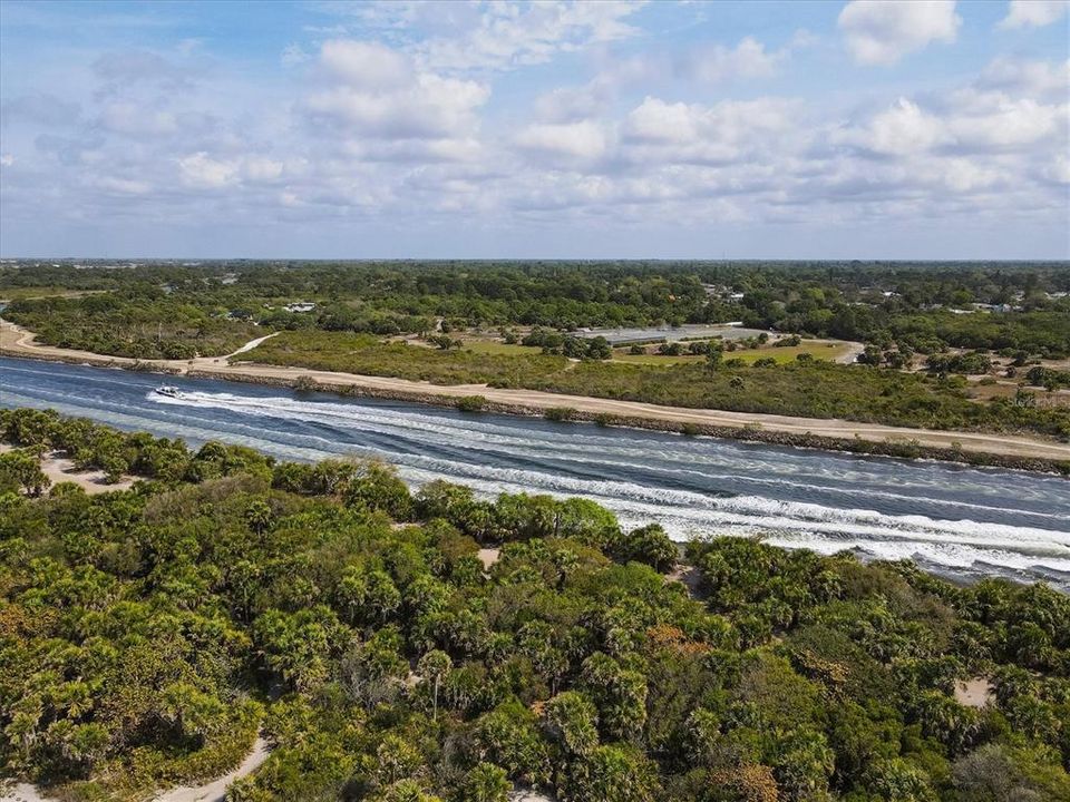 Active With Contract: $520,000 (3 beds, 2 baths, 1976 Square Feet)