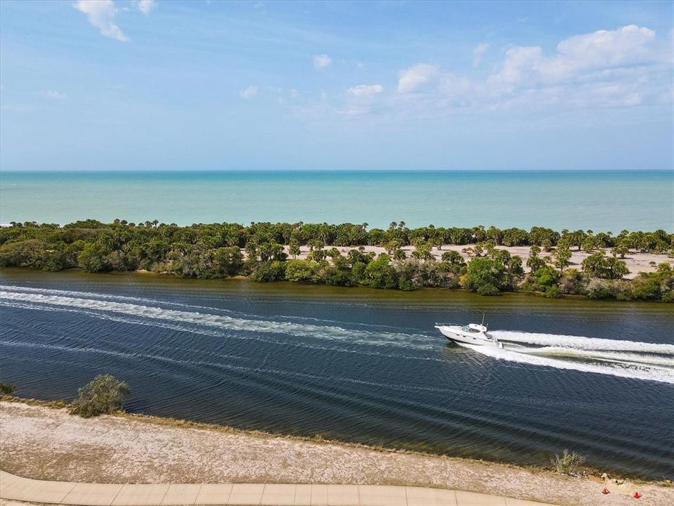 Active With Contract: $520,000 (3 beds, 2 baths, 1976 Square Feet)