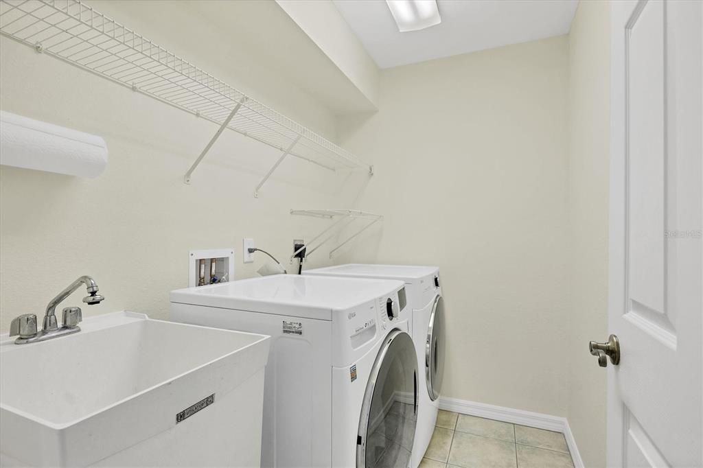 Active With Contract: $520,000 (3 beds, 2 baths, 1976 Square Feet)