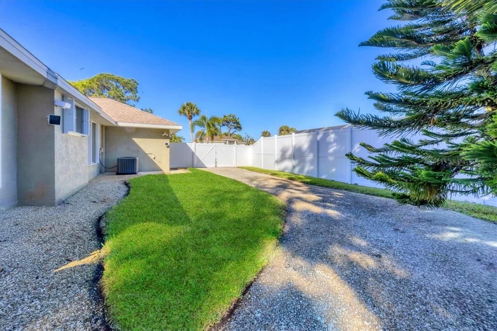 Active With Contract: $520,000 (3 beds, 2 baths, 1976 Square Feet)