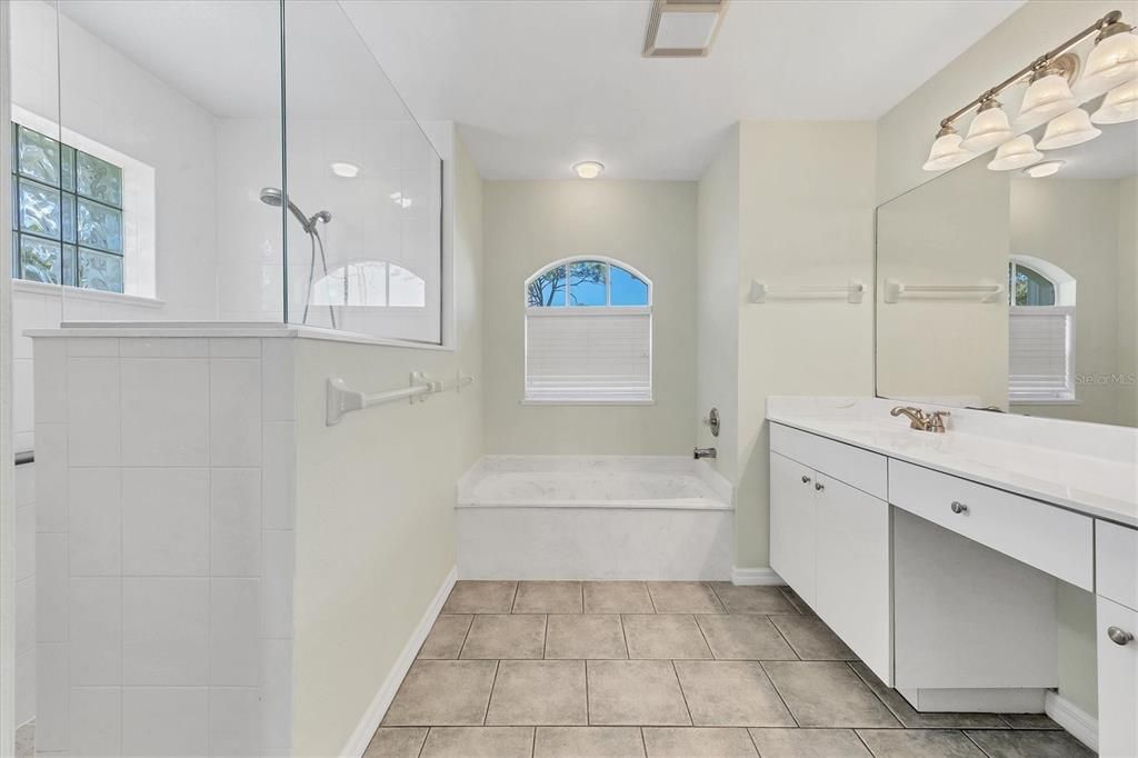 Active With Contract: $520,000 (3 beds, 2 baths, 1976 Square Feet)