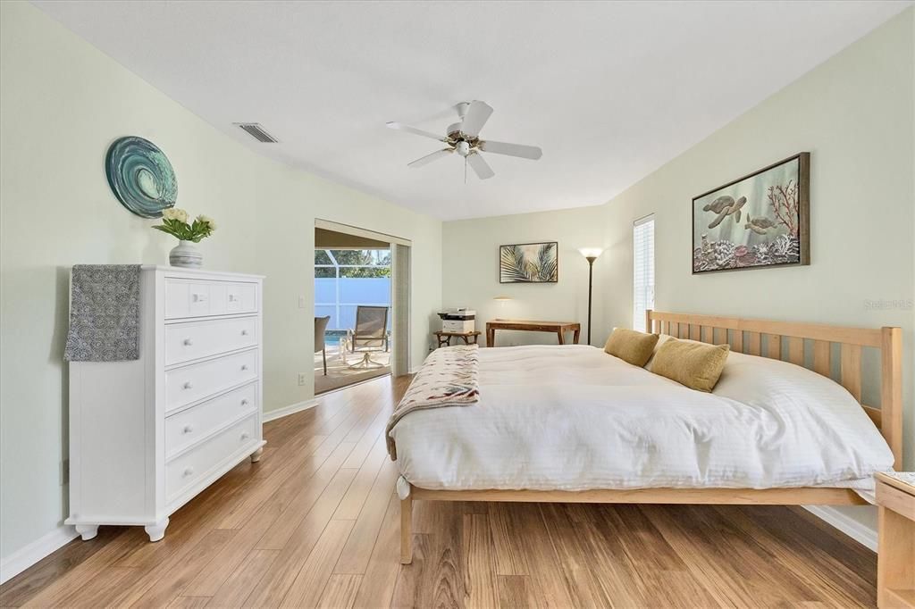 Active With Contract: $520,000 (3 beds, 2 baths, 1976 Square Feet)