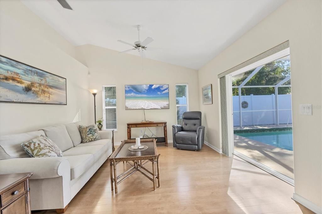 Active With Contract: $520,000 (3 beds, 2 baths, 1976 Square Feet)