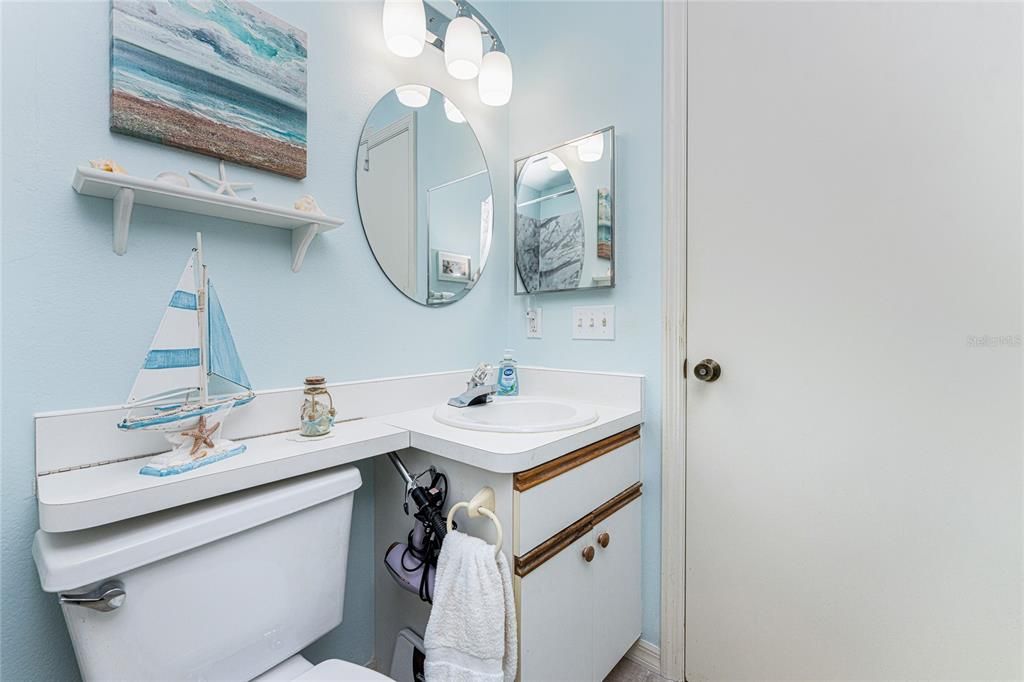 For Sale: $149,900 (2 beds, 2 baths, 933 Square Feet)