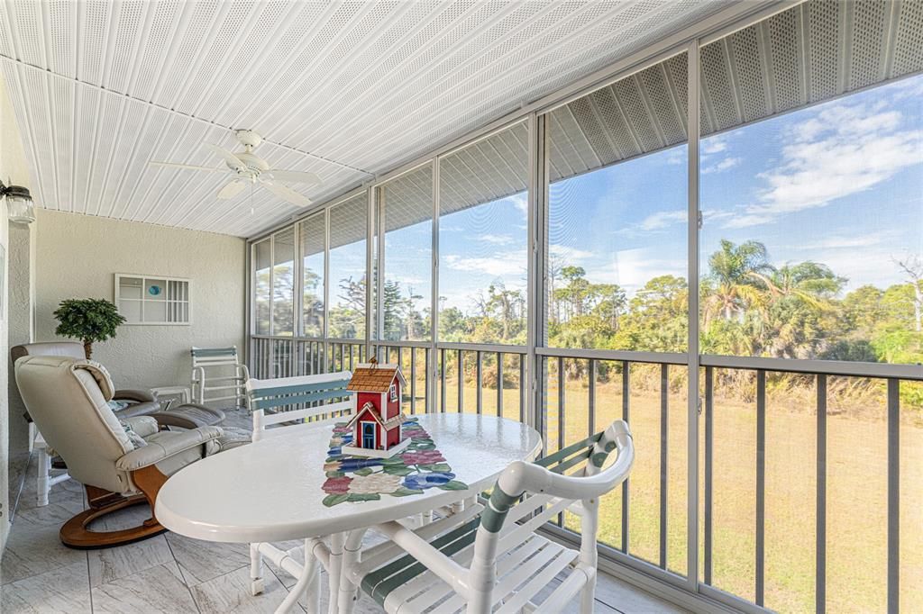 For Sale: $149,900 (2 beds, 2 baths, 933 Square Feet)