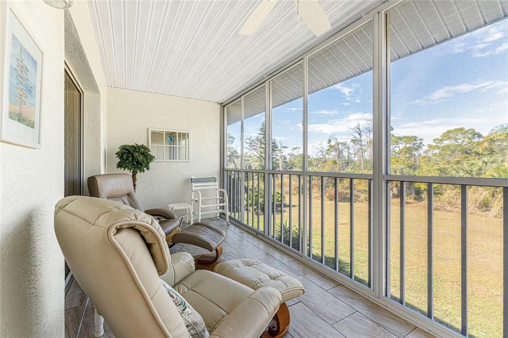 For Sale: $149,900 (2 beds, 2 baths, 933 Square Feet)