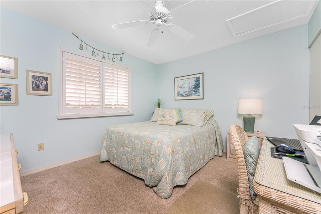 For Sale: $149,900 (2 beds, 2 baths, 933 Square Feet)