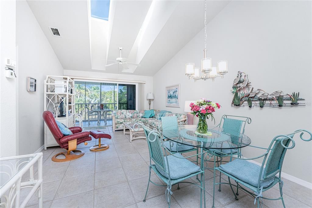 For Sale: $149,900 (2 beds, 2 baths, 933 Square Feet)