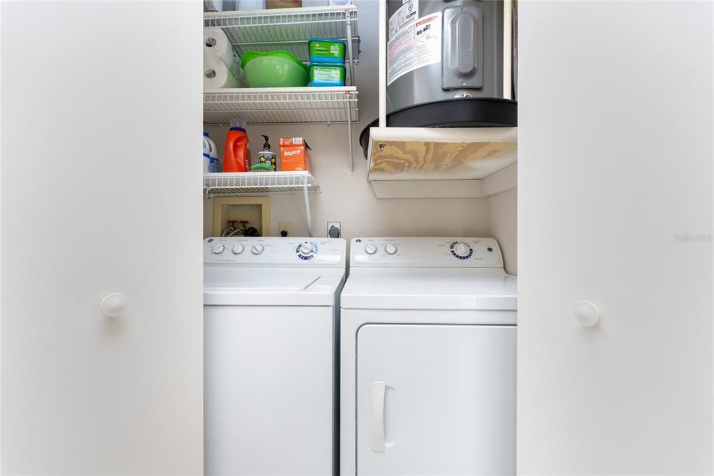 For Sale: $149,900 (2 beds, 2 baths, 933 Square Feet)