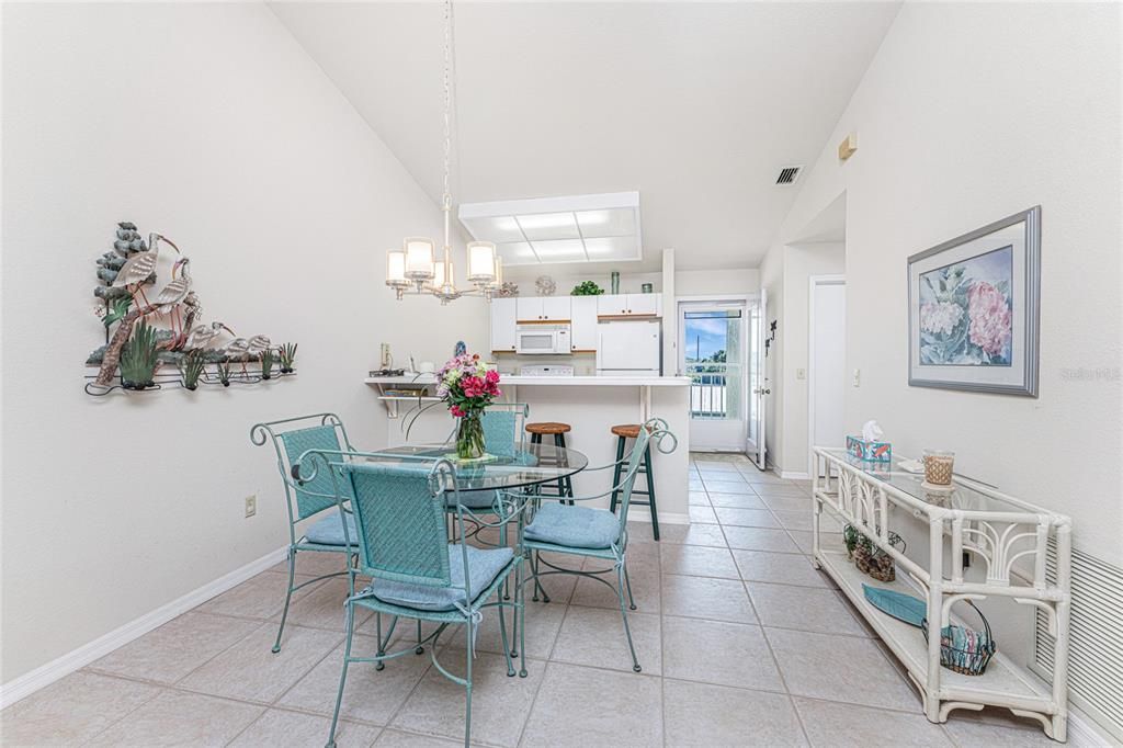 For Sale: $149,900 (2 beds, 2 baths, 933 Square Feet)