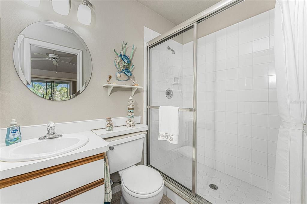 For Sale: $149,900 (2 beds, 2 baths, 933 Square Feet)