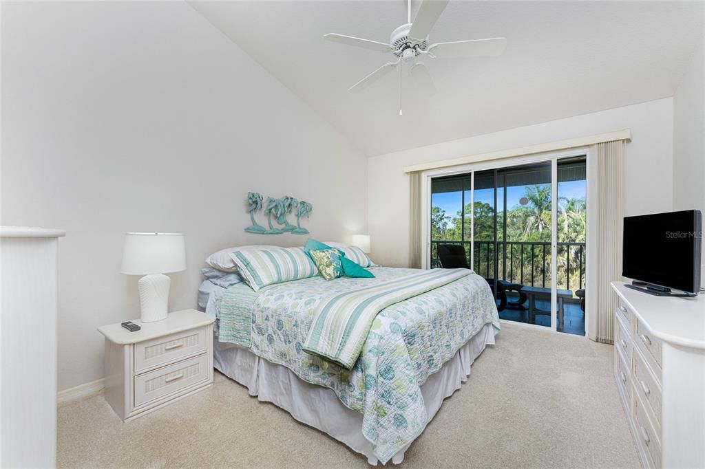 For Sale: $149,900 (2 beds, 2 baths, 933 Square Feet)