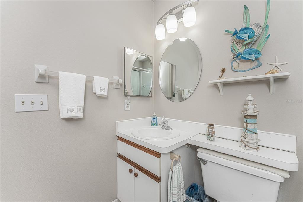 For Sale: $149,900 (2 beds, 2 baths, 933 Square Feet)