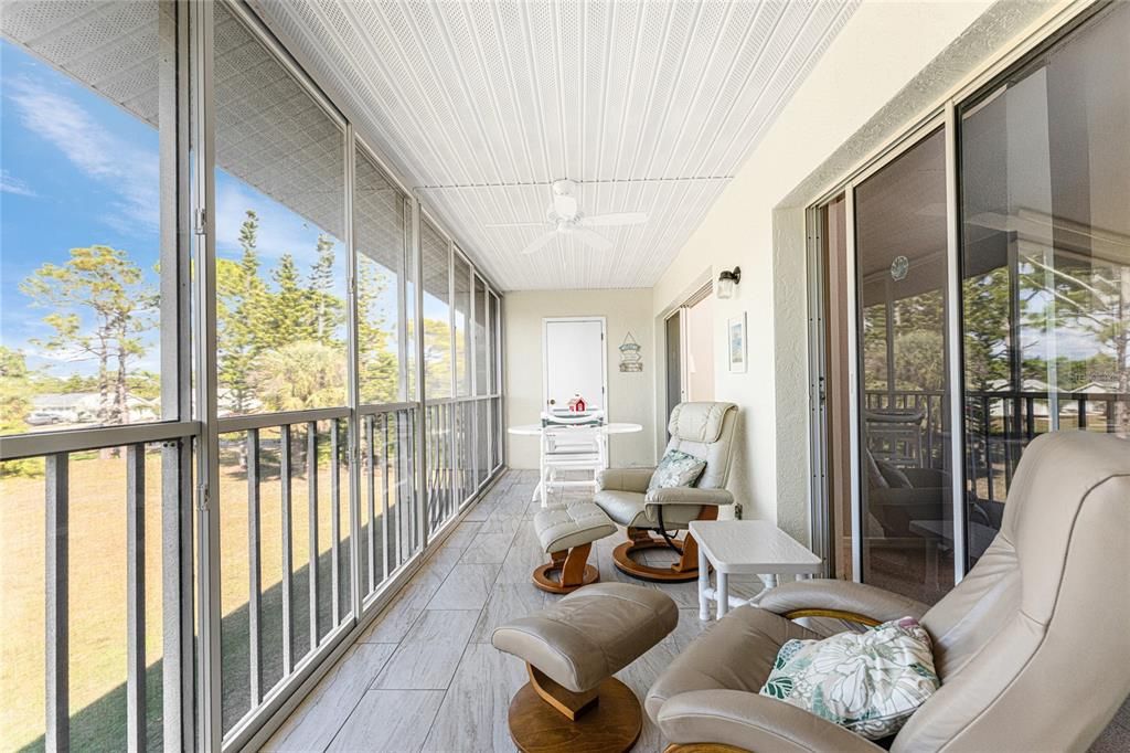 For Sale: $149,900 (2 beds, 2 baths, 933 Square Feet)