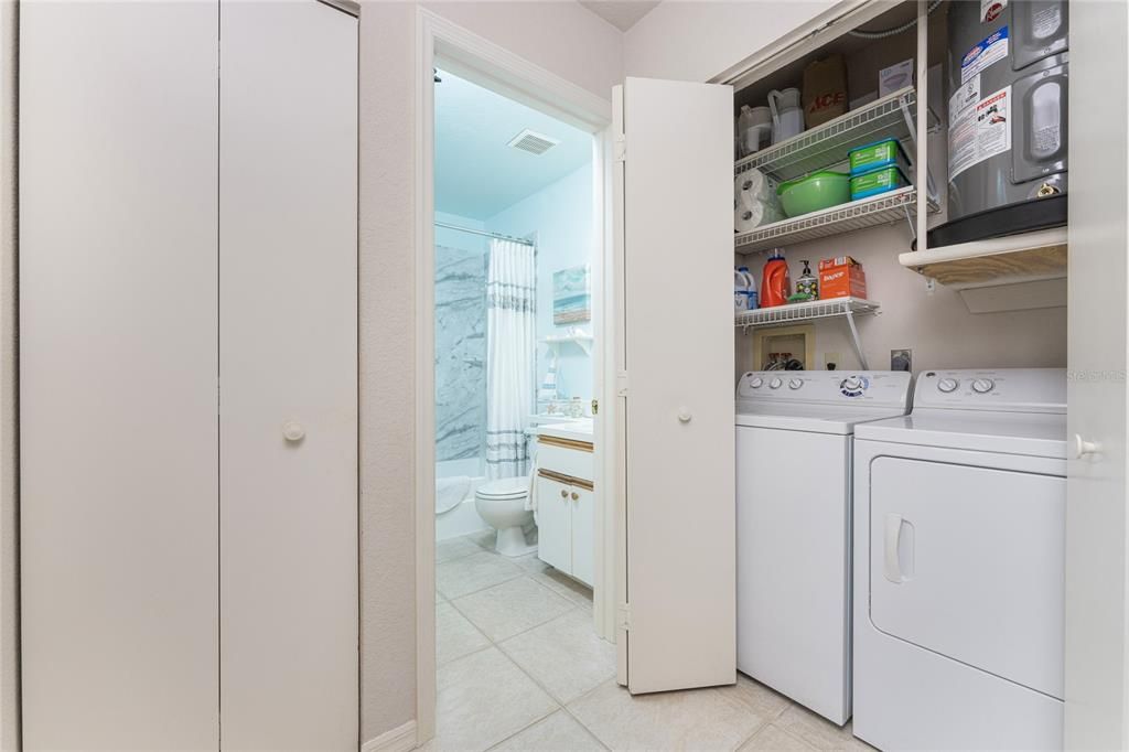 For Sale: $149,900 (2 beds, 2 baths, 933 Square Feet)