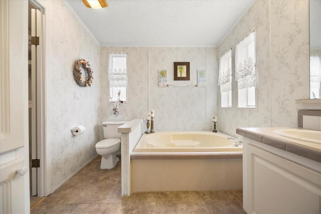 En Venta: $235,000 (3 camas, 2 baños, 1851 Pies cuadrados)