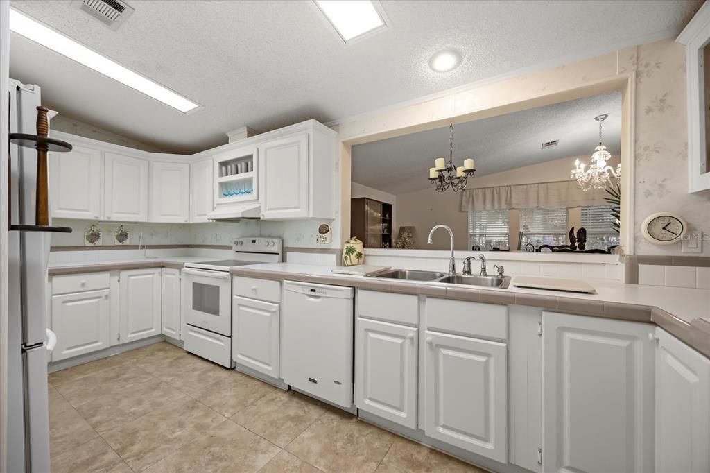 En Venta: $235,000 (3 camas, 2 baños, 1851 Pies cuadrados)