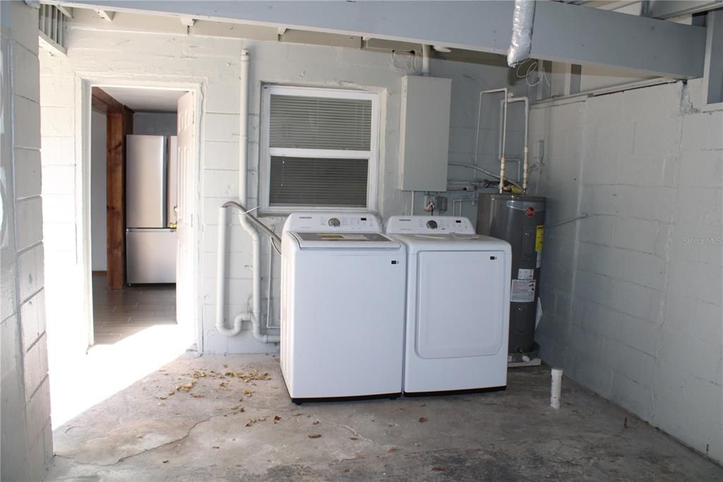 For Rent: $2,300 (3 beds, 1 baths, 1372 Square Feet)