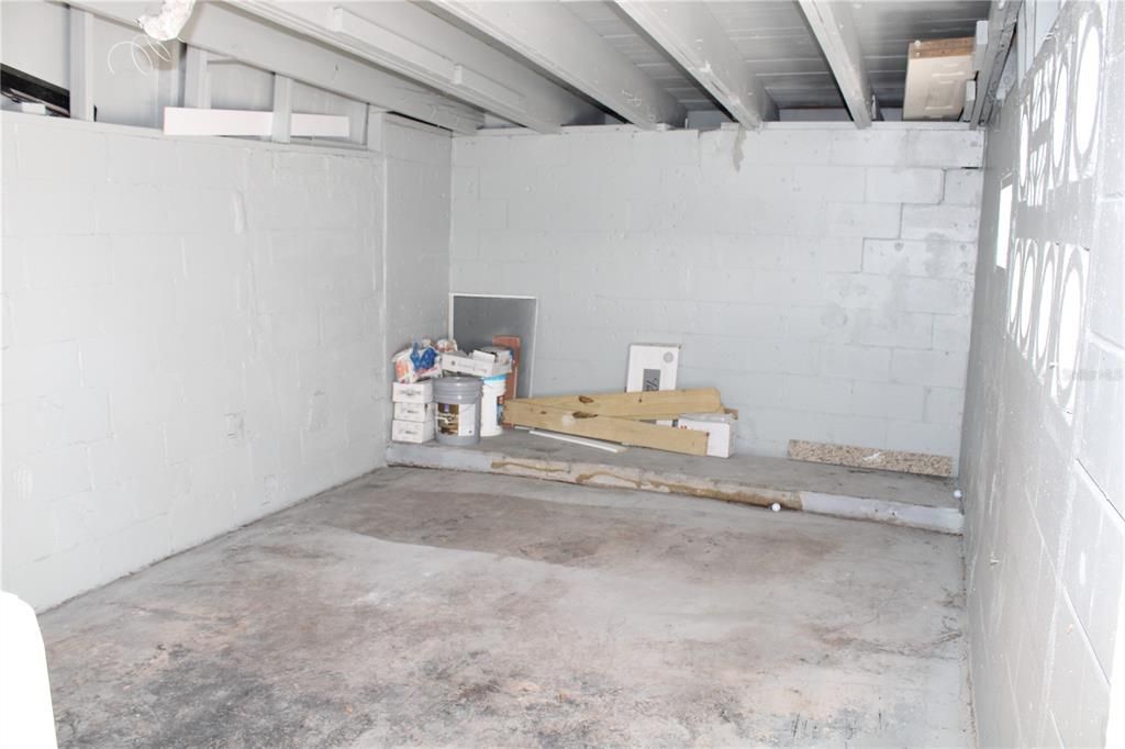 For Rent: $2,300 (3 beds, 1 baths, 1372 Square Feet)