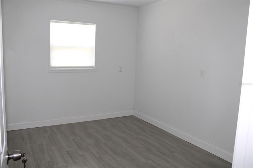 For Rent: $2,300 (3 beds, 1 baths, 1372 Square Feet)