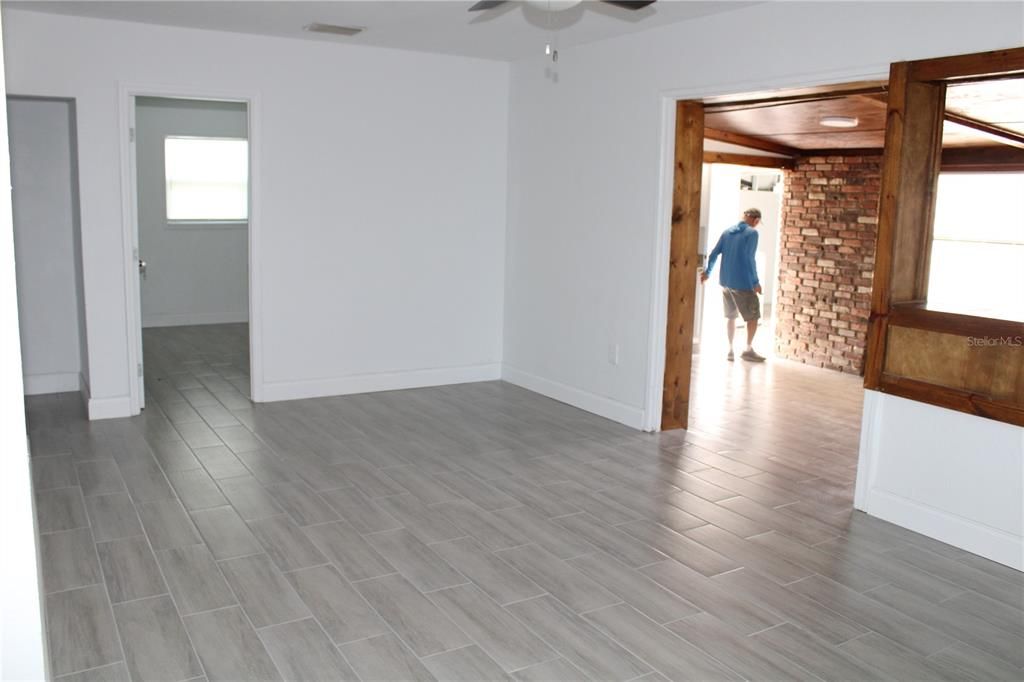 For Rent: $2,300 (3 beds, 1 baths, 1372 Square Feet)