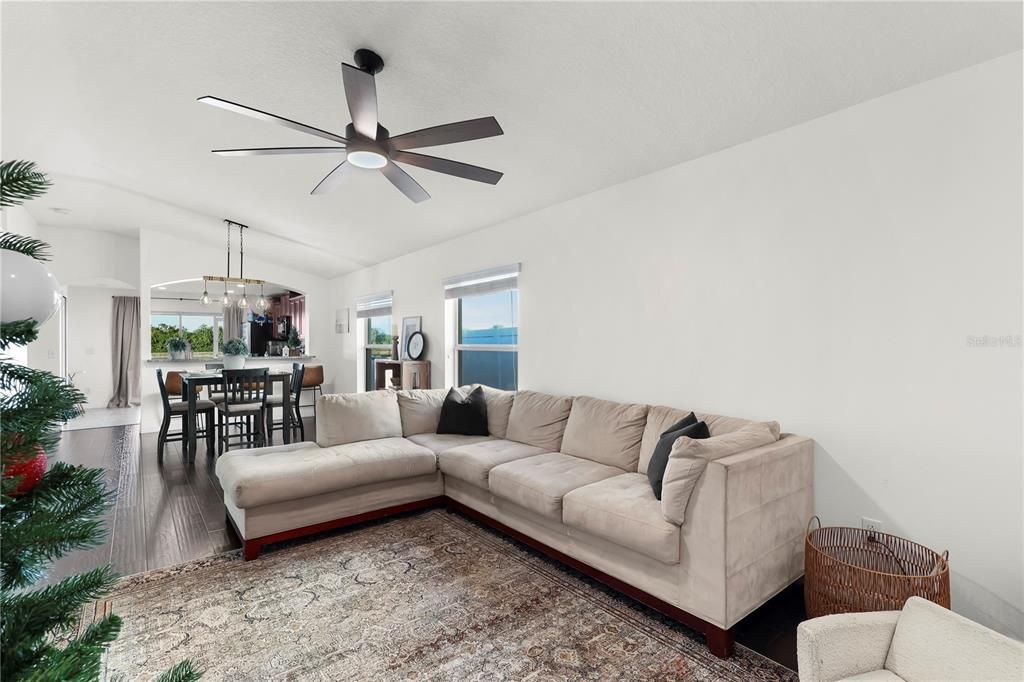 出租: $2,150 (3 贝兹, 2 浴室, 1360 平方英尺)