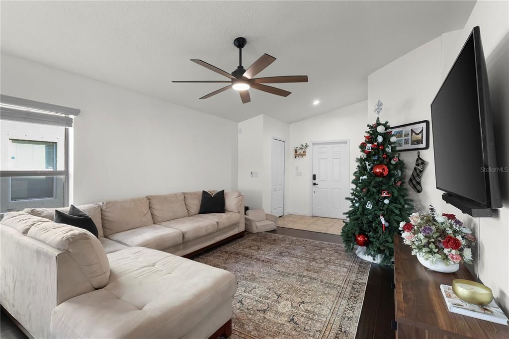 出租: $2,150 (3 贝兹, 2 浴室, 1360 平方英尺)