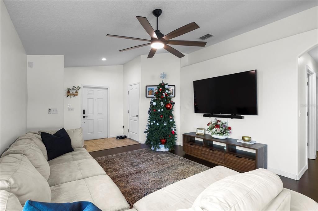 出租: $2,150 (3 贝兹, 2 浴室, 1360 平方英尺)