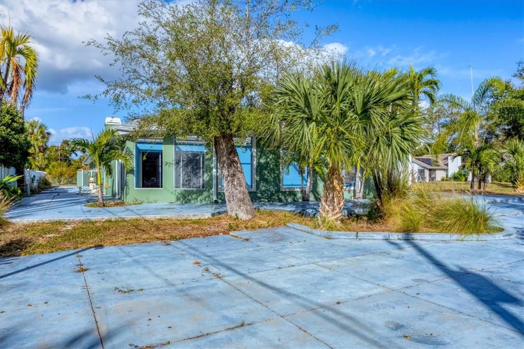 For Sale: $500,000 (4 beds, 3 baths, 3458 Square Feet)