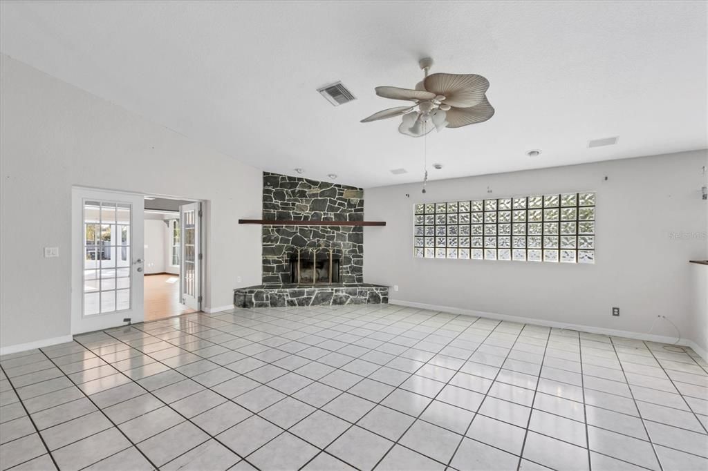 For Sale: $500,000 (4 beds, 3 baths, 3458 Square Feet)