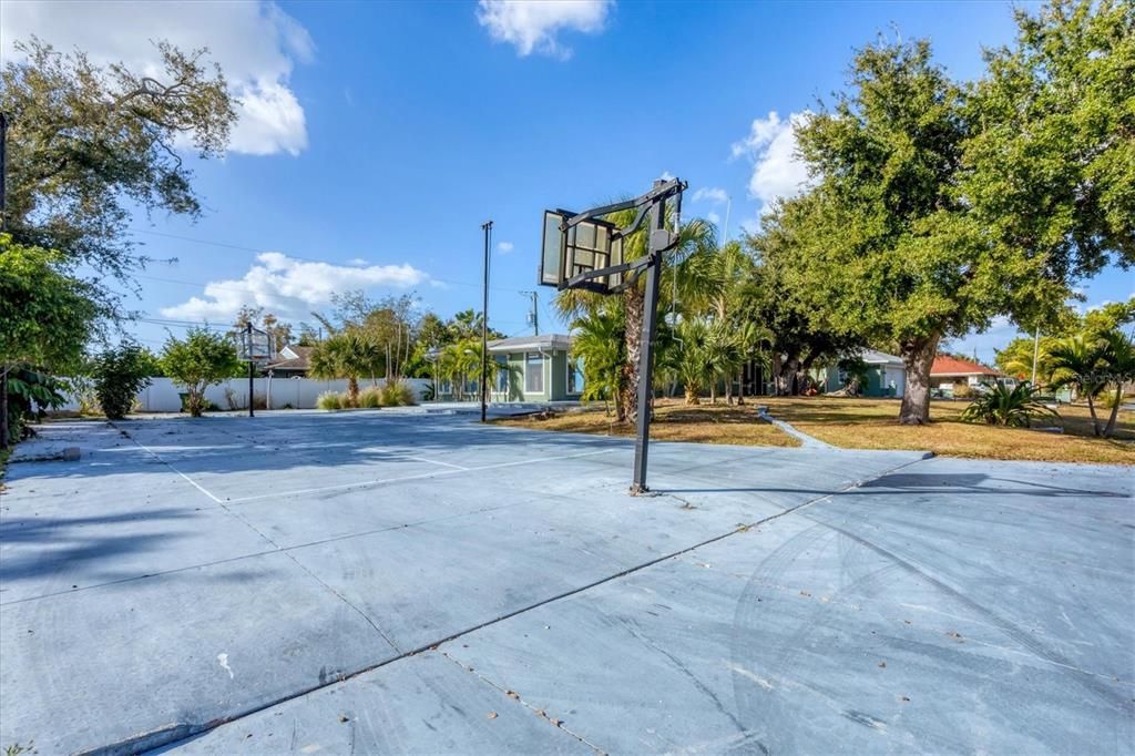 For Sale: $500,000 (4 beds, 3 baths, 3458 Square Feet)