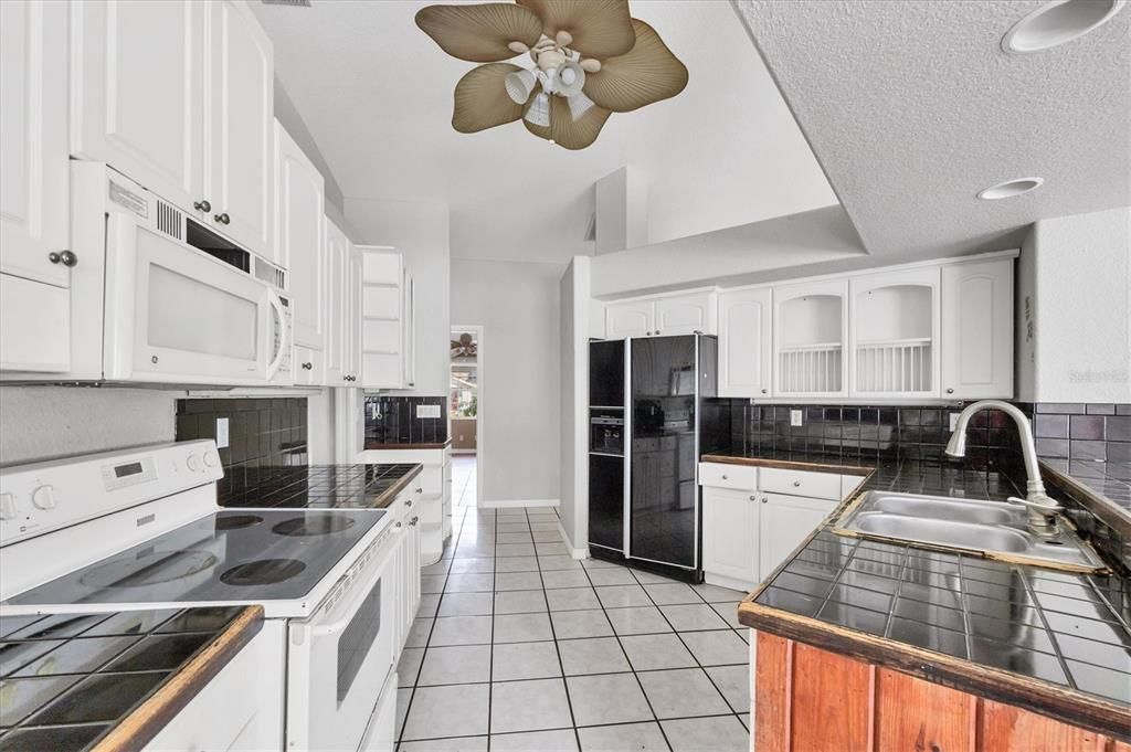 For Sale: $500,000 (4 beds, 3 baths, 3458 Square Feet)