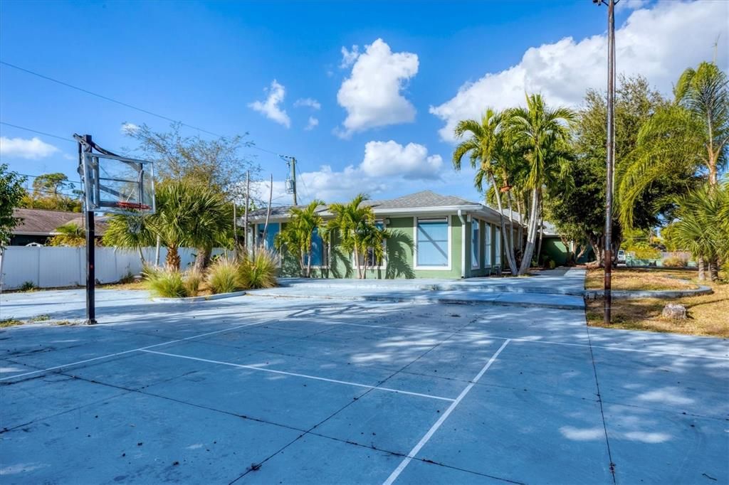 For Sale: $500,000 (4 beds, 3 baths, 3458 Square Feet)