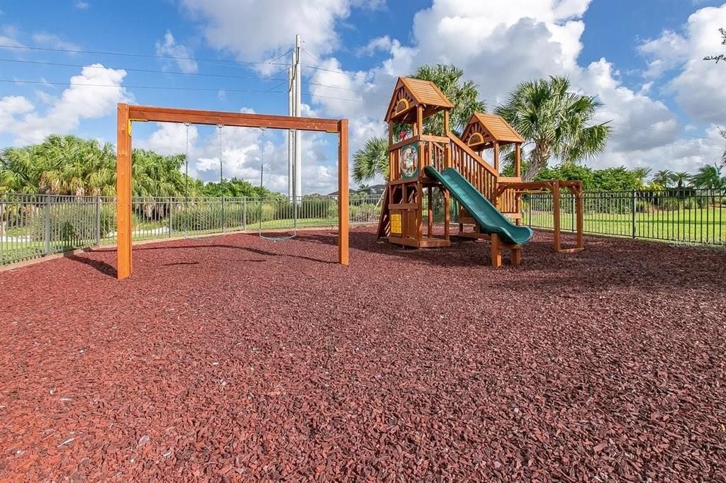 Activo con contrato: $375,000 (3 camas, 2 baños, 1769 Pies cuadrados)