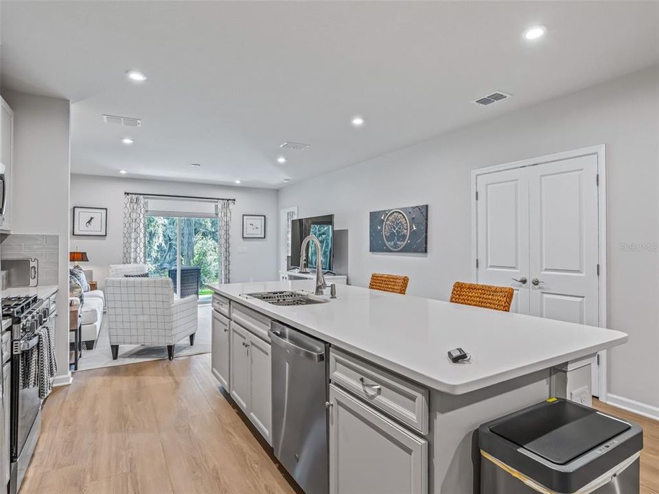 На продажу: $333,900 (3 спален, 2 ванн, 1509 Квадратных фут)