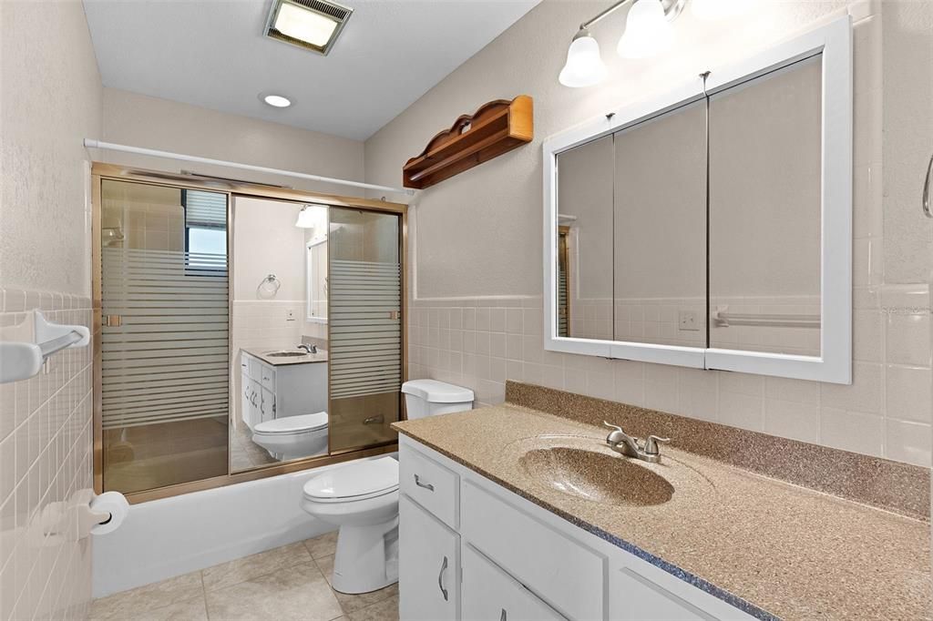 На продажу: $249,900 (3 спален, 2 ванн, 1896 Квадратных фут)