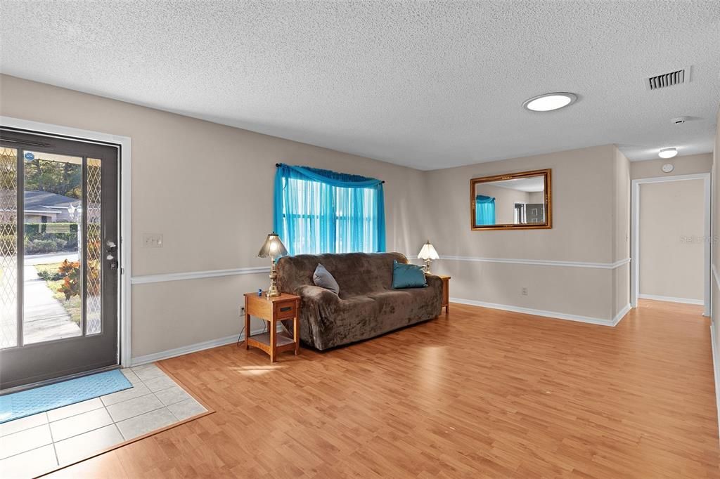 На продажу: $249,900 (3 спален, 2 ванн, 1896 Квадратных фут)