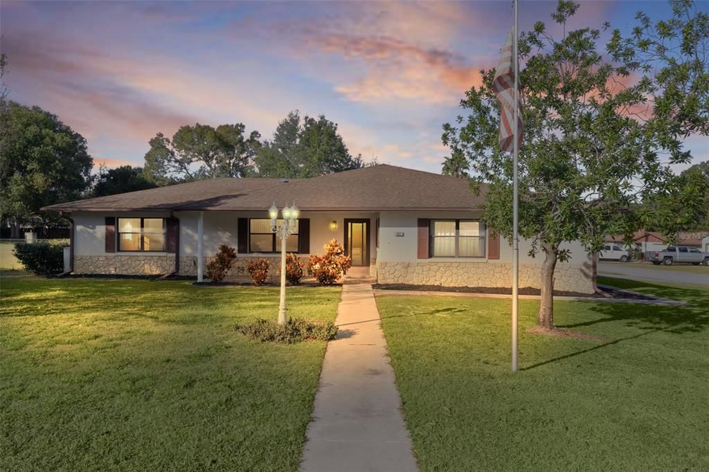 На продажу: $249,900 (3 спален, 2 ванн, 1896 Квадратных фут)