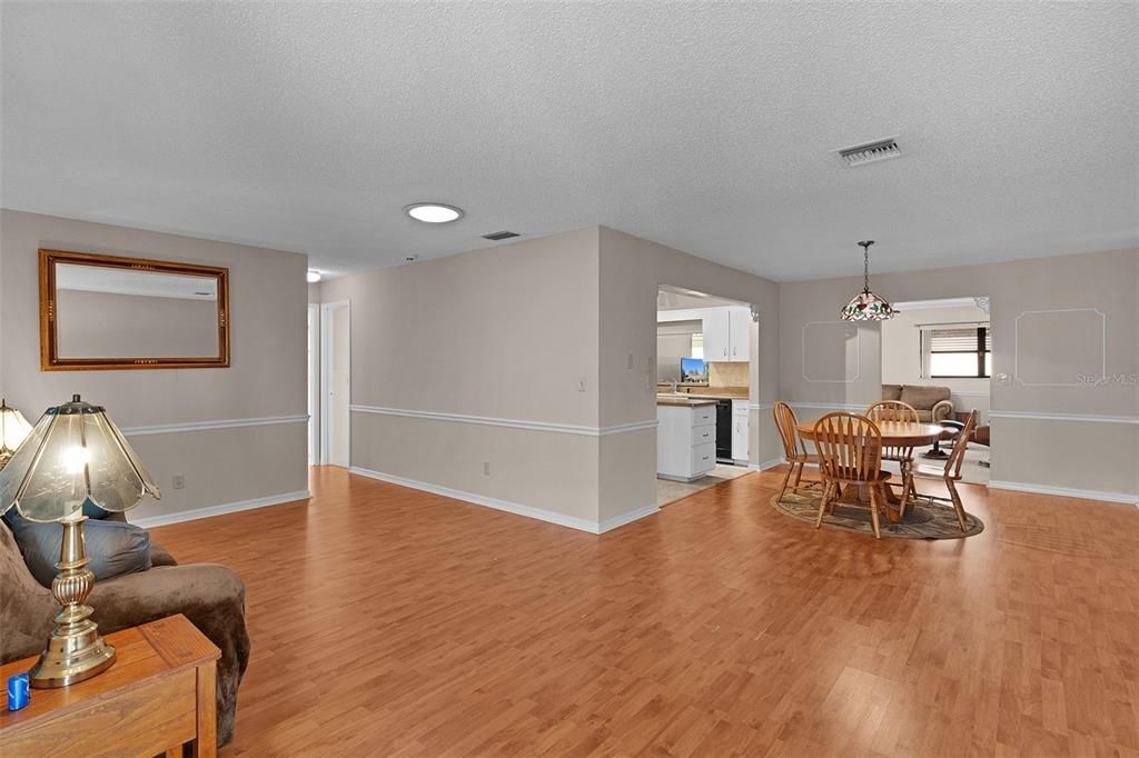 На продажу: $249,900 (3 спален, 2 ванн, 1896 Квадратных фут)