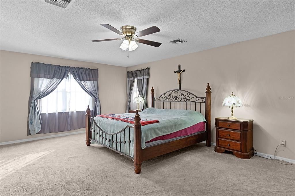 На продажу: $249,900 (3 спален, 2 ванн, 1896 Квадратных фут)