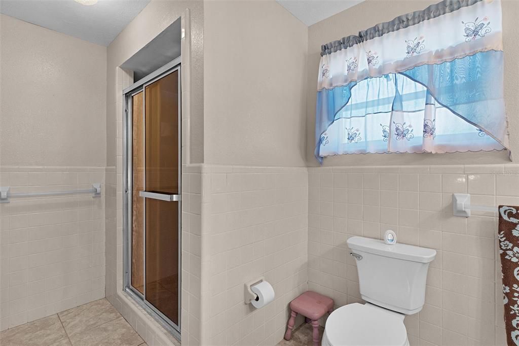 На продажу: $249,900 (3 спален, 2 ванн, 1896 Квадратных фут)