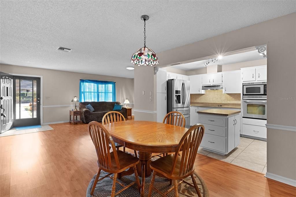 На продажу: $249,900 (3 спален, 2 ванн, 1896 Квадратных фут)