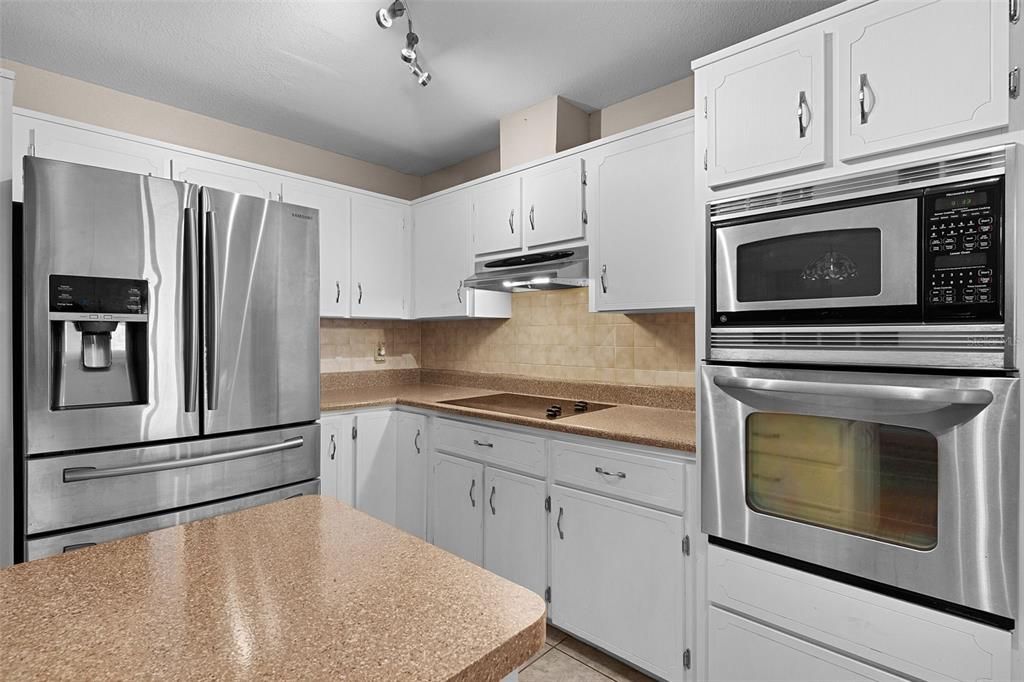 На продажу: $249,900 (3 спален, 2 ванн, 1896 Квадратных фут)