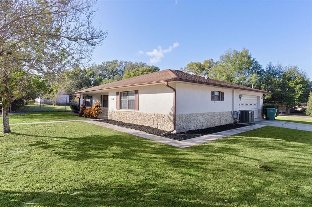 На продажу: $249,900 (3 спален, 2 ванн, 1896 Квадратных фут)