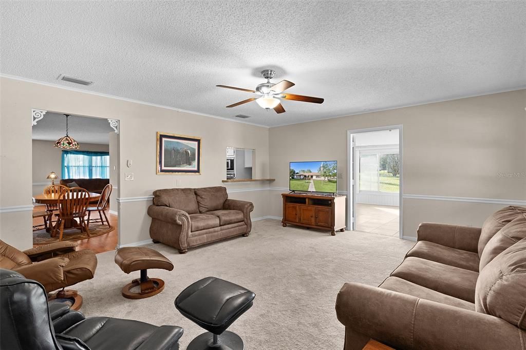 На продажу: $249,900 (3 спален, 2 ванн, 1896 Квадратных фут)