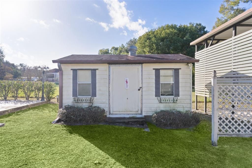 На продажу: $249,900 (3 спален, 2 ванн, 1896 Квадратных фут)